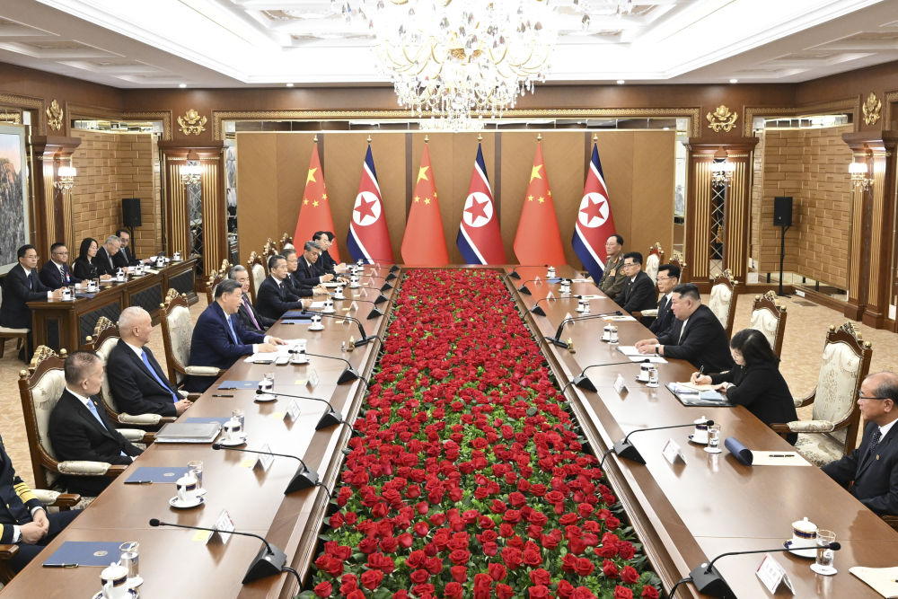 Xi Jinping Holds Talks with Kim Jong Un on Strengthening China-DPRK Relations