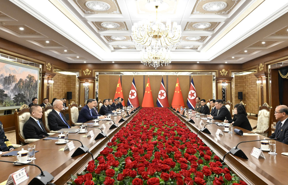 Xi Jinping Holds Talks with Kim Jong Un on Strengthening China-DPRK Relations