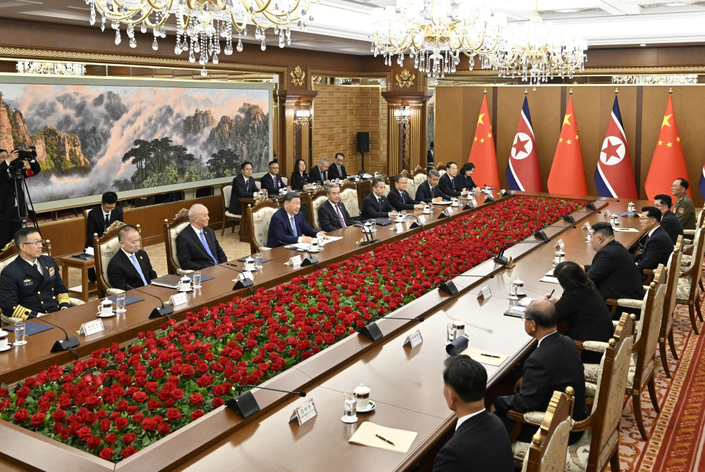 Xi Jinping Holds Talks with Kim Jong Un on Strengthening China-DPRK Relations