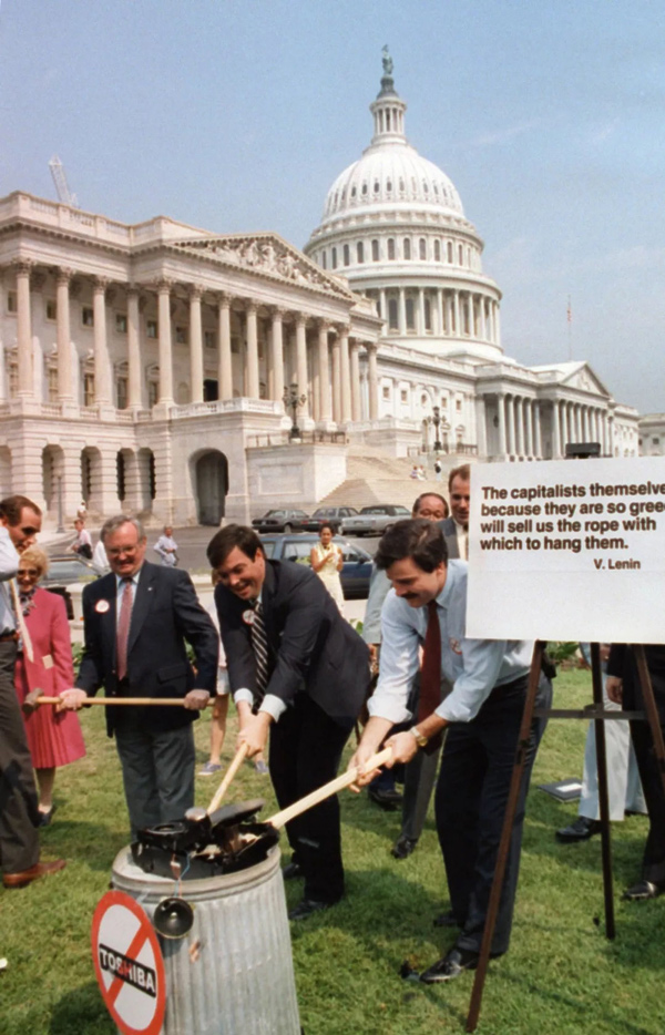 US Politicians Criticize China Through Food and Politics