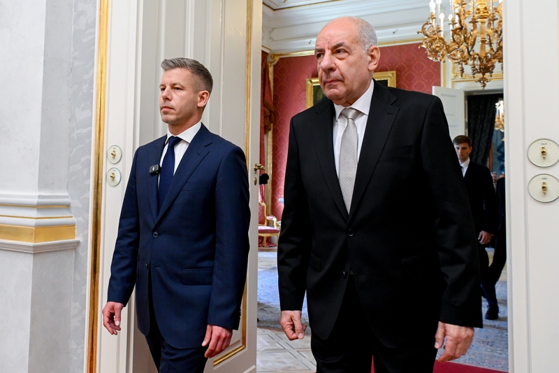 Hungary Parliament Passes Amendment Ending Presidents Term