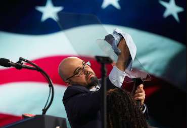White House Text Generator Operator Investigated for Profiting from Trumps Speeches