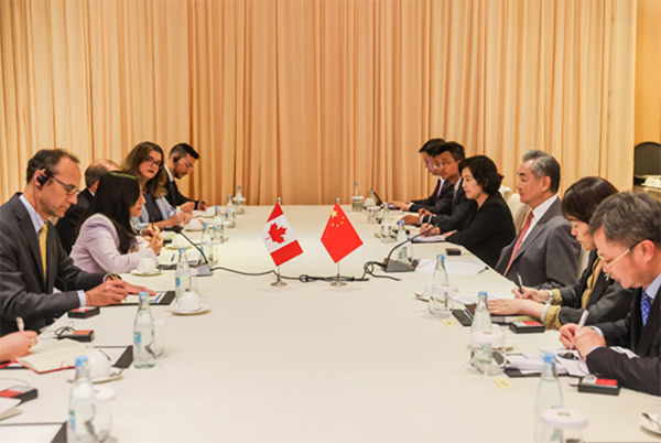 Wang Yi Meets with Anand in Manila: China-Canada Relations Flourish