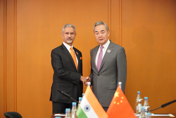 Wang Yi Meets Sujata Sijen, Underscores China-India Partnership and BRICS Cooperation