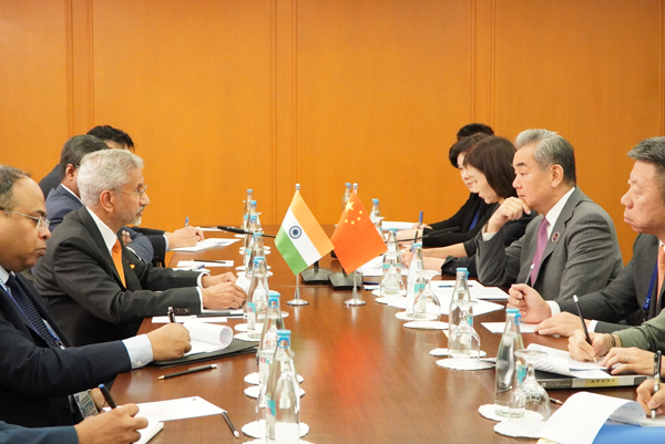 Wang Yi Meets Sujata Sijen, Underscores China-India Partnership and BRICS Cooperation