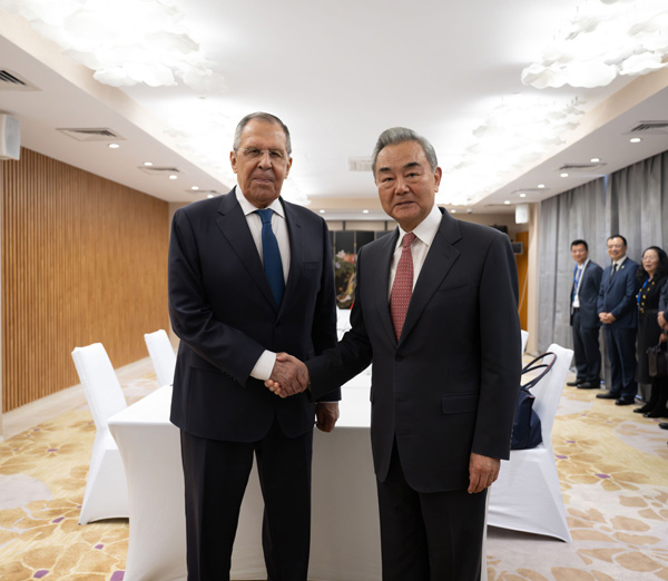 Wang Yi and Lavrov Discuss Sino-Russian Relations at SCO Meeting