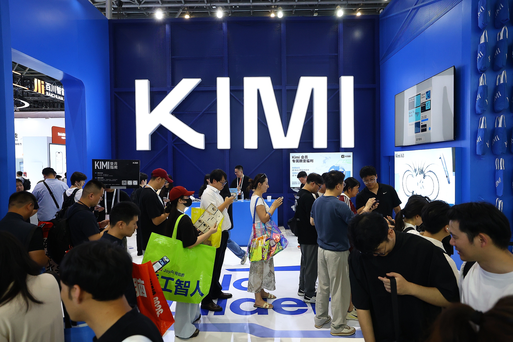 AI Models: Open Source vs. Closed Source Debate Intensifies Amidst Chinese Progress