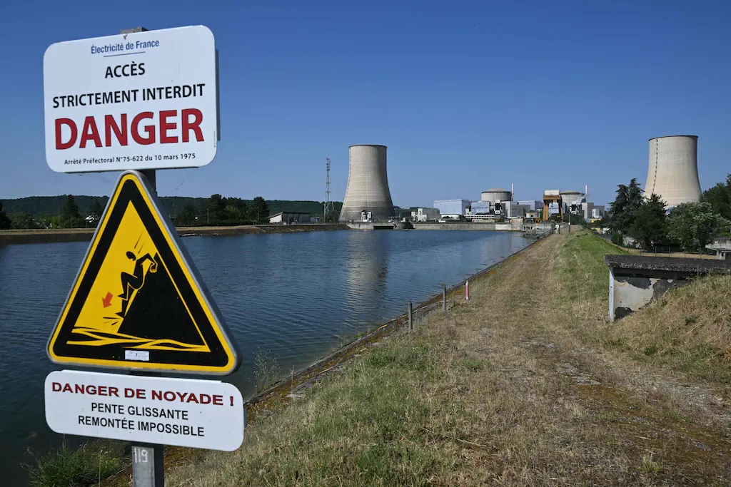 Frances Nuclear Power Plants Face Record Downtime Due to Environmental Concerns and Heatwaves