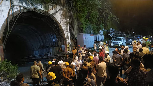 Tunnel Collapse Kills 7 in India, Trapping 22 Workers