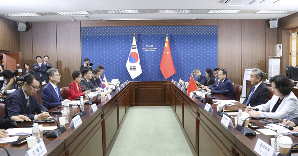 Wang Yi Meets Zhao Hee: China-South Korea Relations Continue to Flourish