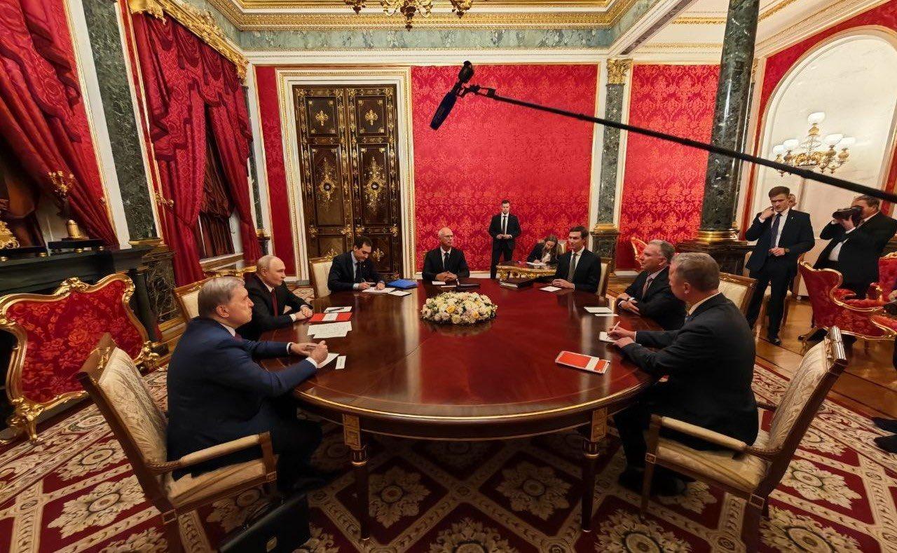 Putin Meets with U.S. Envoy in Moscow Amidst Tensions over Ukraine
