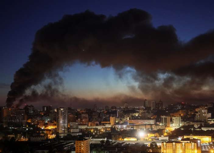 Russia Resumes Air Strikes on Kyiv After U.S. Envoy Visits End
