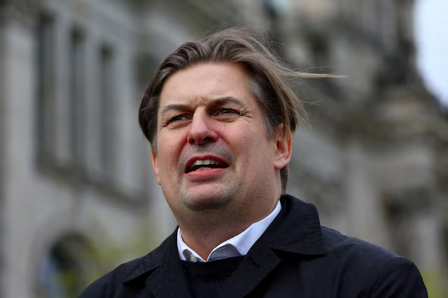 Europes Far-Right Shifts: German and French Parties Challenging Center of Power