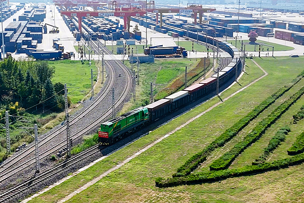 EUs Trade Surplus with China Highlights Competitive Advantage