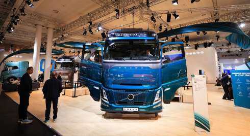 Tesla & Chinese Electric Trucks Challenge Europes Trucking Future