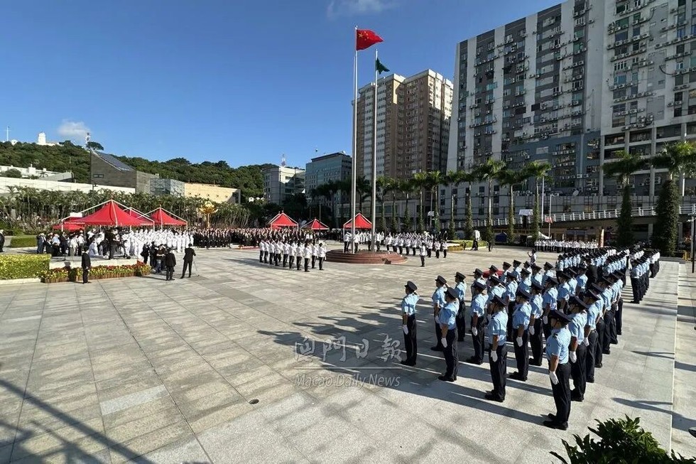Macao Security Forces Adopt Chinese-Style Military Drills for National Day Flag-Raising Ceremony