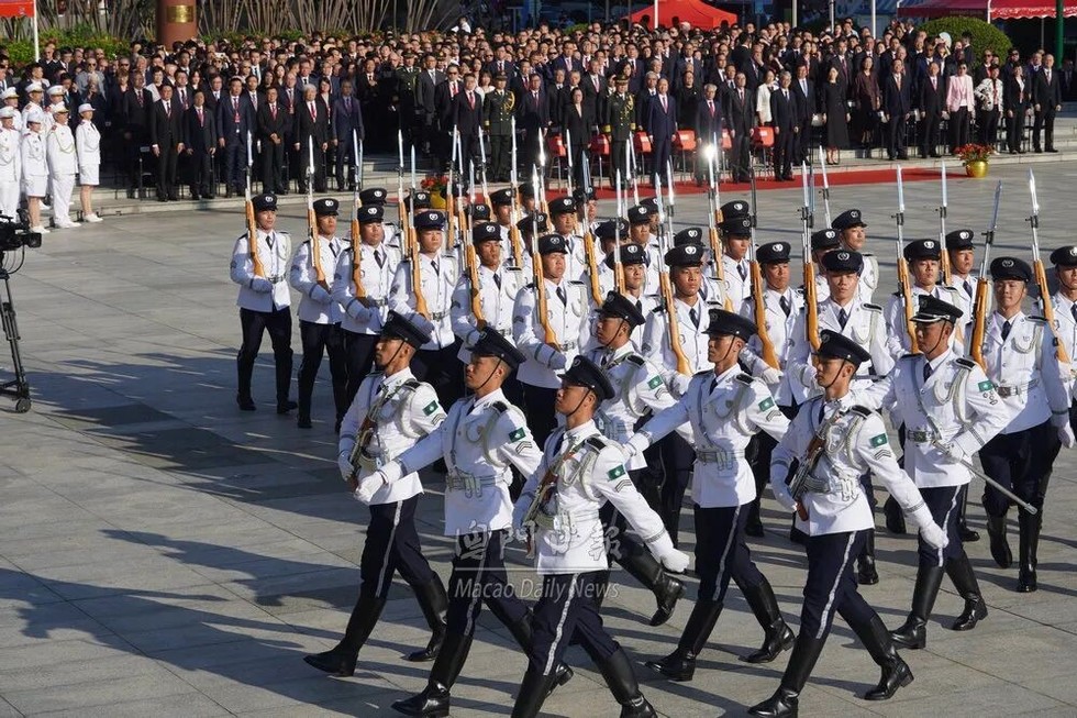 Macao Security Forces Adopt Chinese-Style Military Drills for National Day Flag-Raising Ceremony