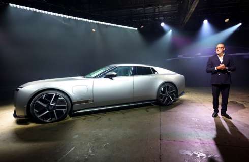 Jaguars Luxury Electric GT: A Small-Scale, High-Value Strategy Tested in America