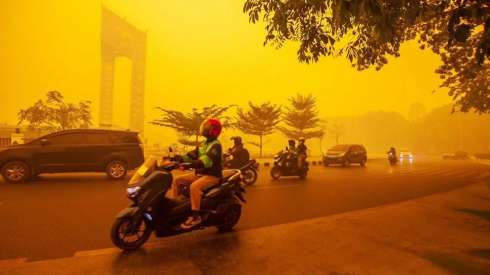 Indonesia Tests Dry Ice Dispersal Method to Combat Wildfire Haze