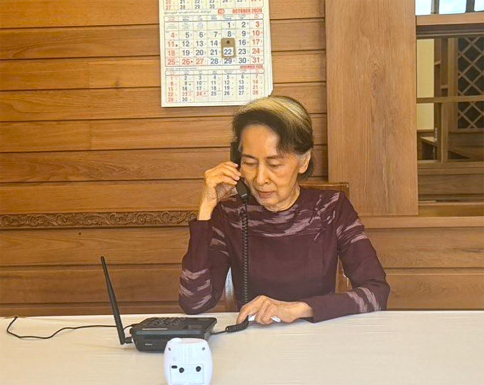 Aung San Suu Kyis Son Says Shes in Solitary Confinement